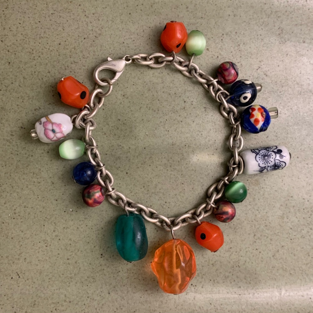 VNTG 90s Beaded glass Charm Bracelet